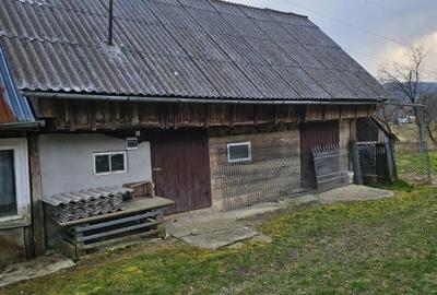 Casă cu 4 camere în Central - 2