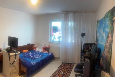 Apartament cu 2 camere semidecomandat în 13 Decembrie - 1