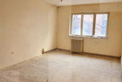 Apartament cu 3 camere decomandat în Simeria
