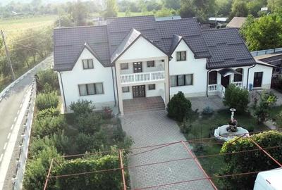 Casă cu 5 camere în Central