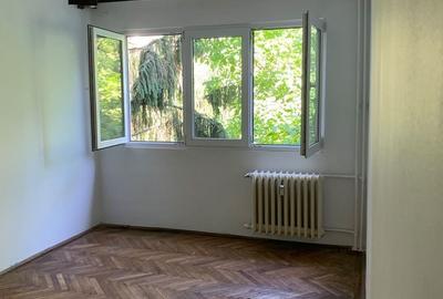 Apartament cu 3 camere semidecomandat în Berceni - 18