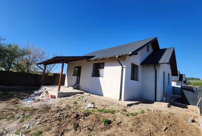 Casă cu 3 camere în Mărgineni - 1