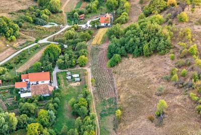 Teren de 3200 mp, în Inucu