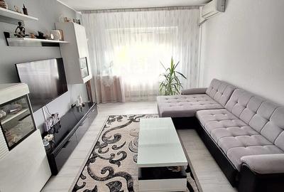 Apartament cu 3 camere decomandat în Piața Centrală