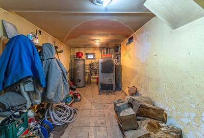 Casă individuală cu 4 camere cu Teren 1053 Mp în Fundata - 23