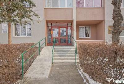 Apartament cu 2 camere decomandat în Noua
