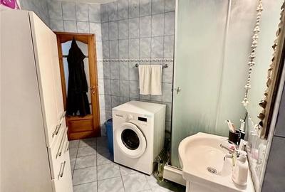 Apartament cu 3 camere decomandat în Canta