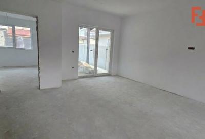 Duplex cu 4 camere cu Canalizare în Moșnița Nouă - 1