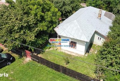 Casă cu 5 camere cu Teren 1200 Mp în Frumușani