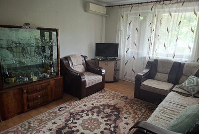 Apartament cu 4 camere nedecomandat în Hipodrom