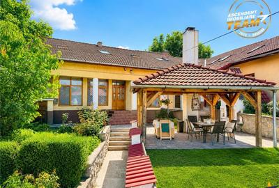 Casă cu 7 camere cu Teren 547 Mp în Central