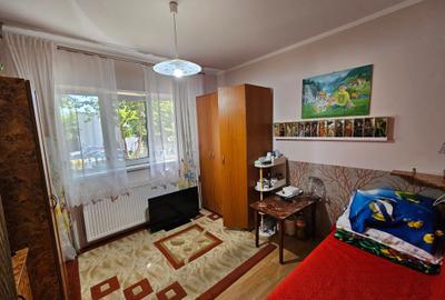 Apartament cu 3 camere decomandat în Șagului
