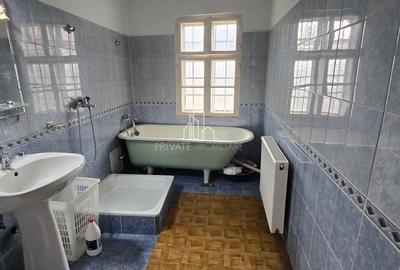 Apartament cu 5 camere în Central - 1