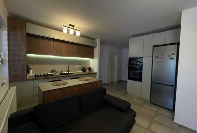 Apartament cu 3 camere semidecomandat în Fundeni