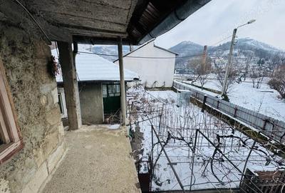 Casă cu Teren 630 Mp în Gura Văii - 8