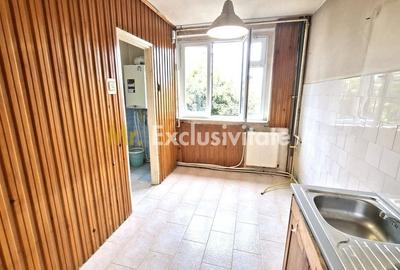 Apartament cu 4 camere decomandat în Negru Vodă