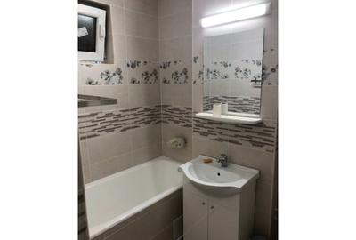 Apartament cu 3 camere decomandat, mobilat în Vlahuță