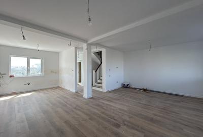 Duplex cu 4 camere cu Canalizare în Central - 2