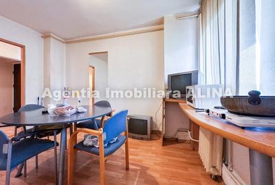 Apartament cu 4 camere decomandat în Decebal