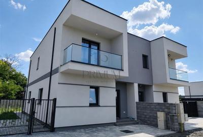 Duplex cu 4 camere cu Canalizare în Moșnița Nouă
