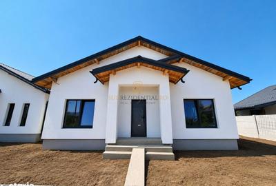 Casă cu 4 camere decomandat în Berceni