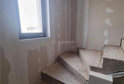 Casă cu 4 camere decomandat în Calomfirești - 5