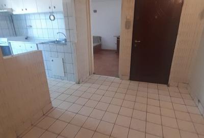 Apartament cu 2 camere decomandat în Republicii