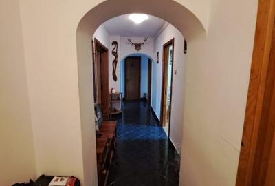 Apartament cu 3 camere decomandat, mobilat în Micro 11 - 8