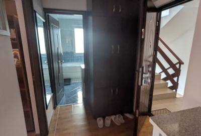 Apartament cu 2 camere decomandat în Tractorul