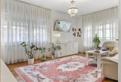 Apartament cu 4 camere decomandat în Central