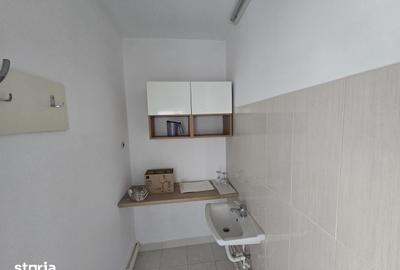 Spațiu comercial, de 100 mp, în Zona industrială - 8