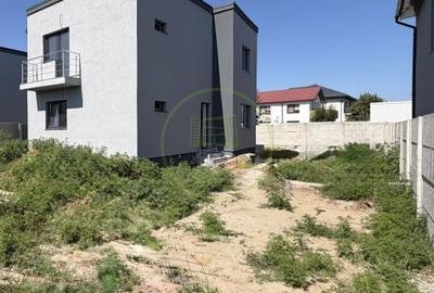 Casă cu 4 camere cu Teren 350 Mp în Șimnicu de Sus