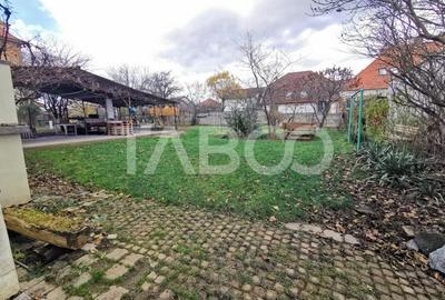 Casă individuală cu 4 camere cu Canalizare în Calea Poplăcii
