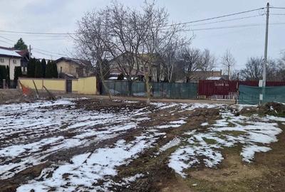 Teren de 688 mp, în Vânători - 1