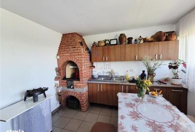 Casă cu 4 camere în Aroneanu