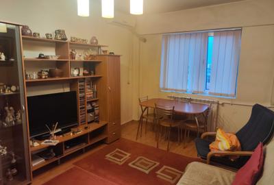 Apartament cu 3 camere decomandat în Rahova