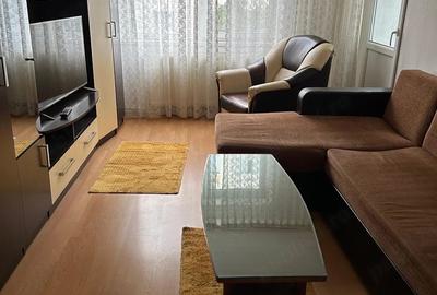 Apartament cu 4 camere semidecomandat în Crângași