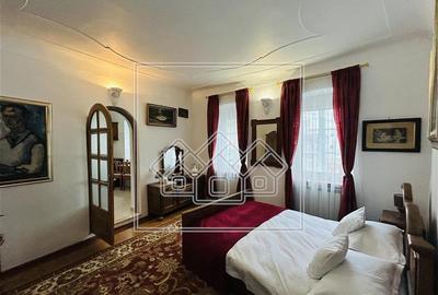 Apartament cu 3 camere semidecomandat în Central