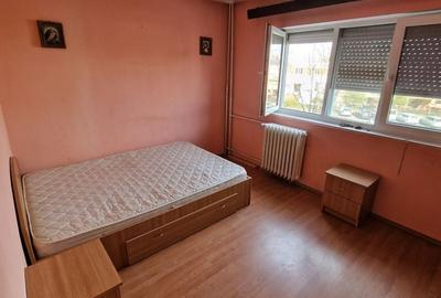Apartament cu 2 camere decomandat în Take Ionescu