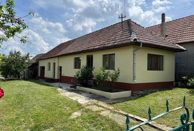 Casă cu 2 camere cu Teren 8000 Mp în Exterior Vest