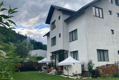Casă cu 4 camere în Rucăr