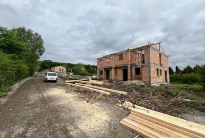 Casă cu 4 camere cu Teren 250 Mp în Livezeni - 1