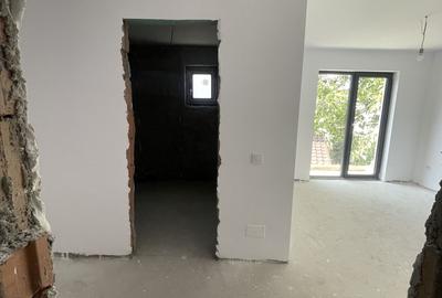 Casă cu 4 camere cu Teren 250 Mp în Central