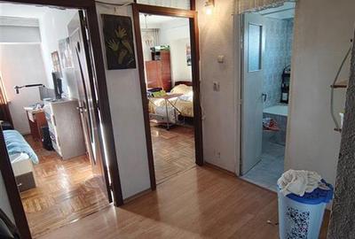 Apartament cu 4 camere decomandat în Nicolina