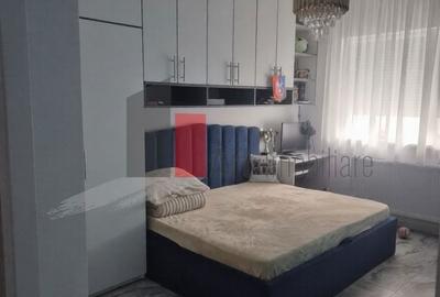 Apartament cu 3 camere decomandat, mobilat în Roșu