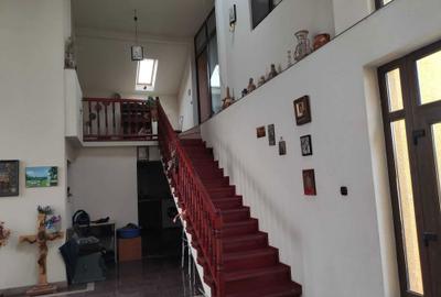 Casă cu 4 camere cu Teren 2500 Mp în Moțăieni - 1