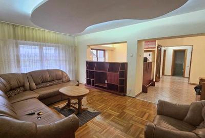 Apartament cu 3 camere semidecomandat în Gară