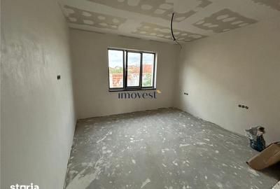 Casă cu 4 camere cu Teren 660 Mp în Păulești