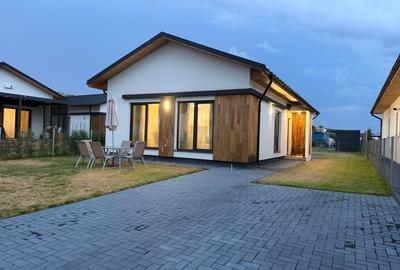 Casă individuală cu 3 camere cu Canalizare în Sub Coastă