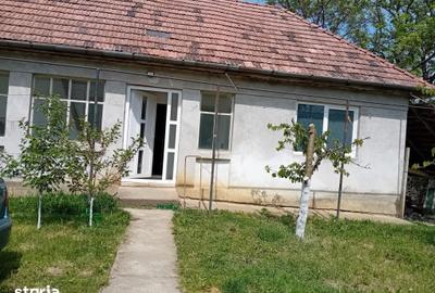 Casă cu 4 camere cu Teren 500 Mp în Corunca